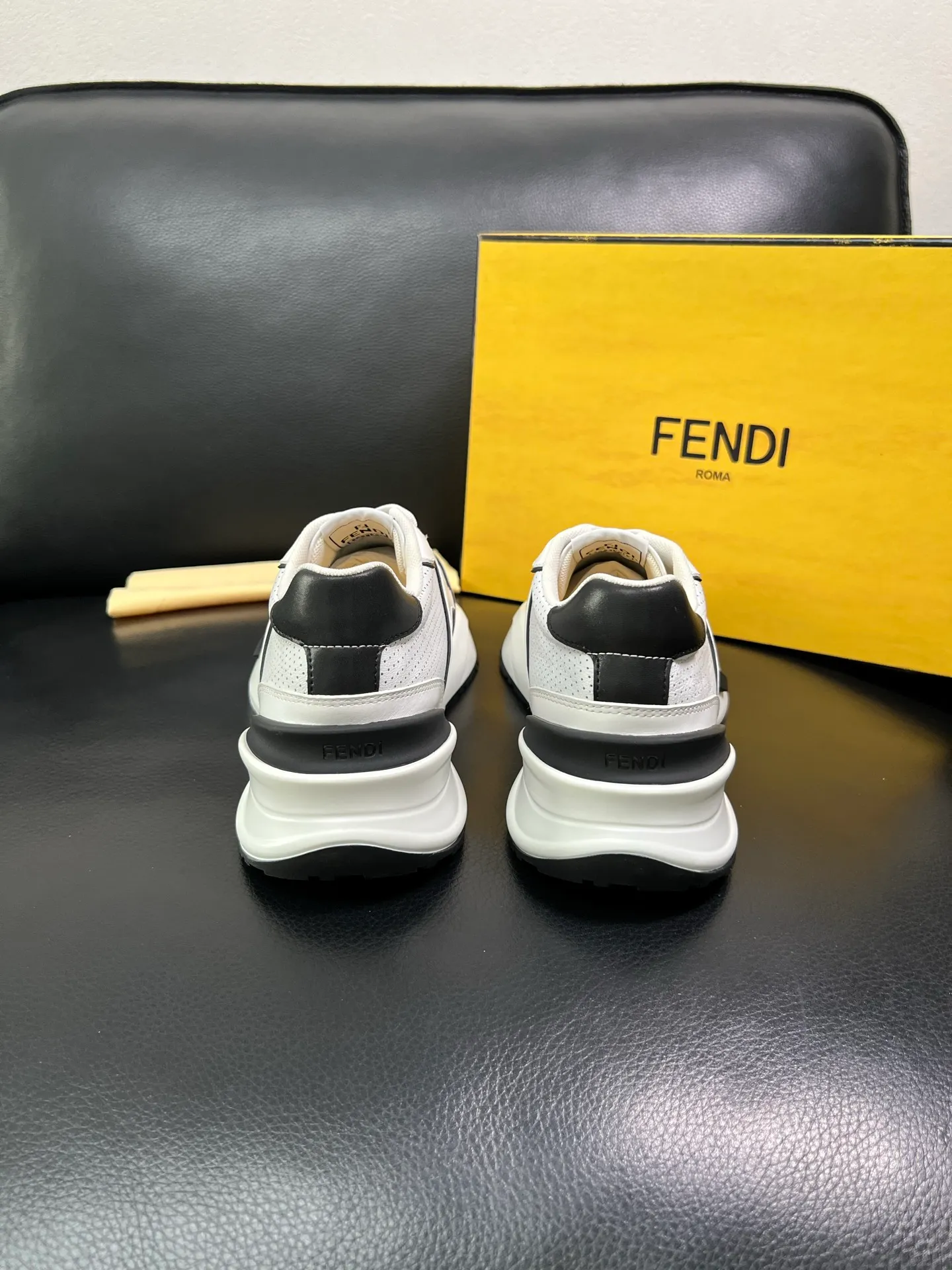 Men's shoes 💰840 FENDI top purchasing Fendi counters are equipped with the original factory, original fabrics imported from Italy, breathable and comfortable cowhide lining, soles: original soles specially provided by the original factory are super comfortable, original factory orders 🔍high quality, you can enter and exit the counter at will, welcome to compare, code number 39-44 (customized 38-45) 85856